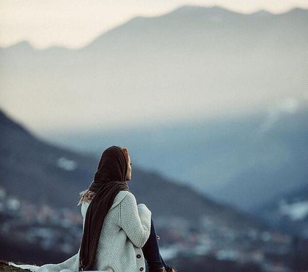 عکس دخترانه تنهایی بدون متن
