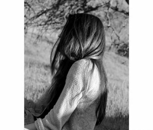 عکس دخترانه تنها سیاه سفید