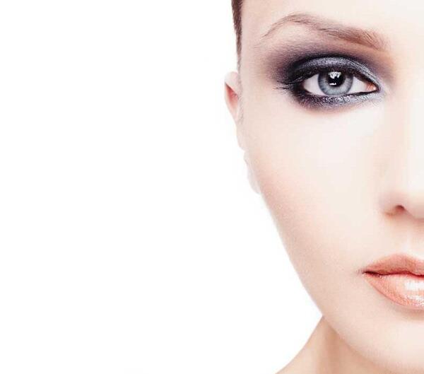 عکس دخترونه نیم رخ با ماسک