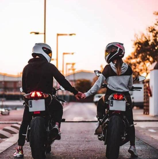 ایده عکس دونفره با موتور