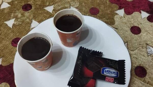 عکس دونفره با قهوه
