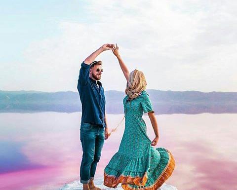 عکس دونفره کنار دریاچه