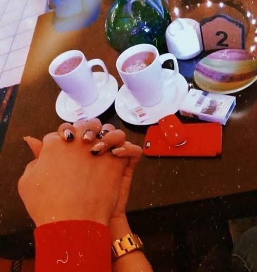 عکس دونفره در کافی شاپ