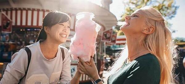 عکس دونفره در کافی شاپ