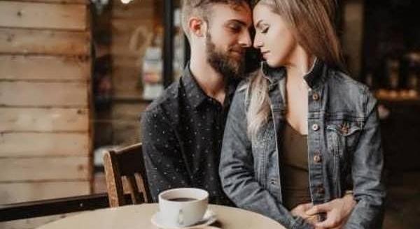 عکس دونفره در کافه