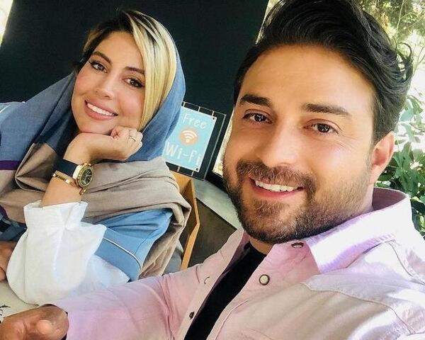 عکس دونفره در کافه