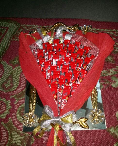 عکس دسته گل با شیرینی