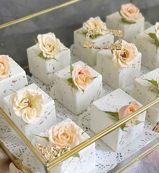 عکس دسته گل با شیرینی