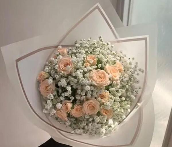 عکس دسته گل با شیرینی