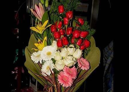 عکس دسته گل با شیرینی