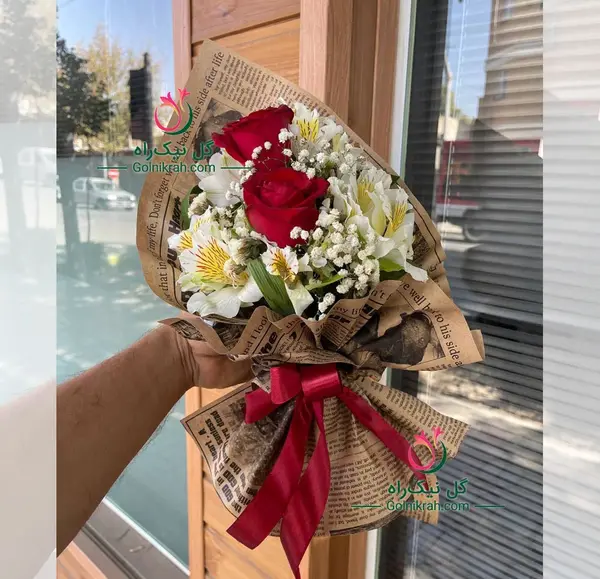 عکس دسته گل رز قرمز و سفید