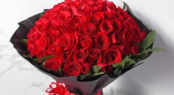 عکس دسته گل رز قرمز خیلی بزرگ