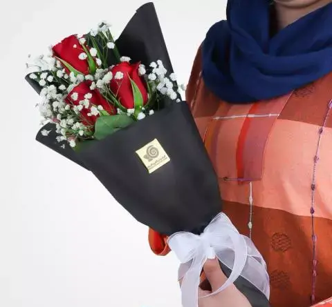 عکس دسته گل رز قرمز کوچک