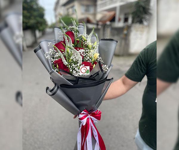 عکس دسته گل رز قرمز کوچک