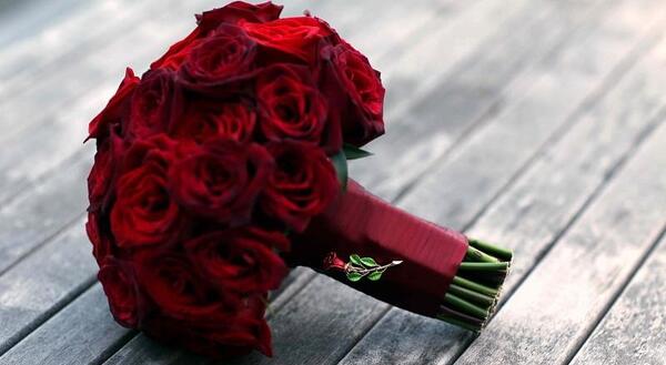 عکس دسته گل رز قرمز کوچک