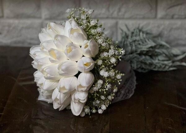 عکس دسته گل عروس با گل لاله