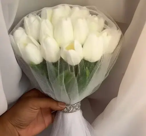عکس دسته گل عروس با گل لاله