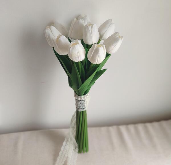 عکس دسته گل عروس با گل لاله