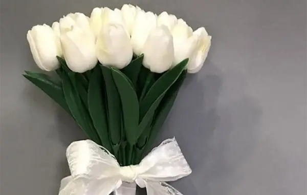 عکس دسته گل عروس با گل لاله