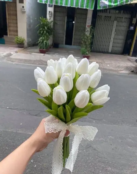 عکس دسته گل عروس با گل لاله