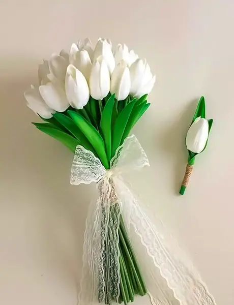 عکس دسته گل عروس با گل لاله