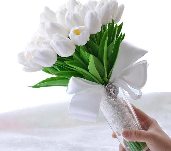 عکس دسته گل عروس با گل لاله