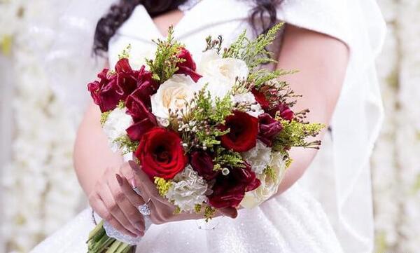 عکس دسته گل با گل عروس