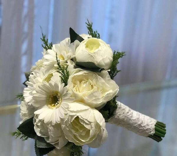 عکس دسته گل با گل عروس