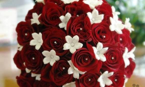 عکس دسته گل عروس گل رز قرمز