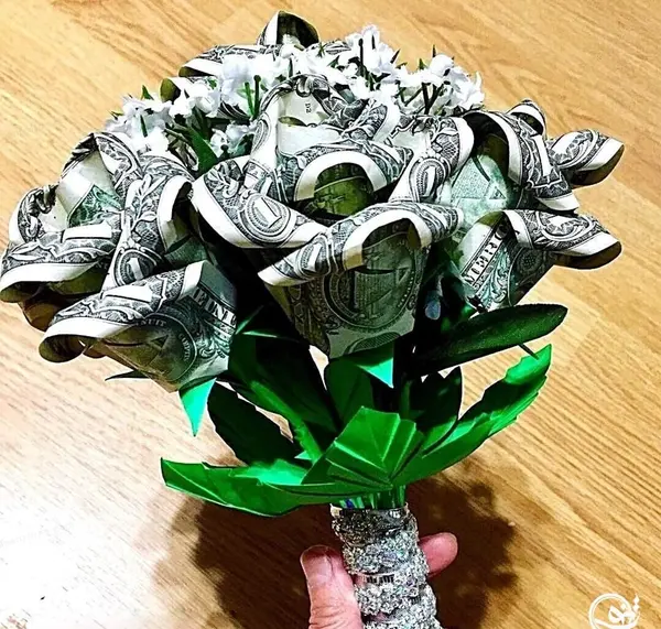 عکس دسته گل با پول برای عروس