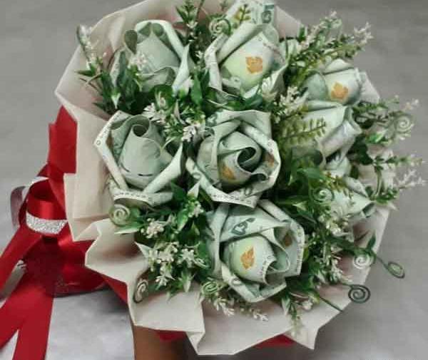 عکس دسته گل با پول برای عروس