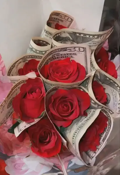 عکس دسته گل با پول برای عروس