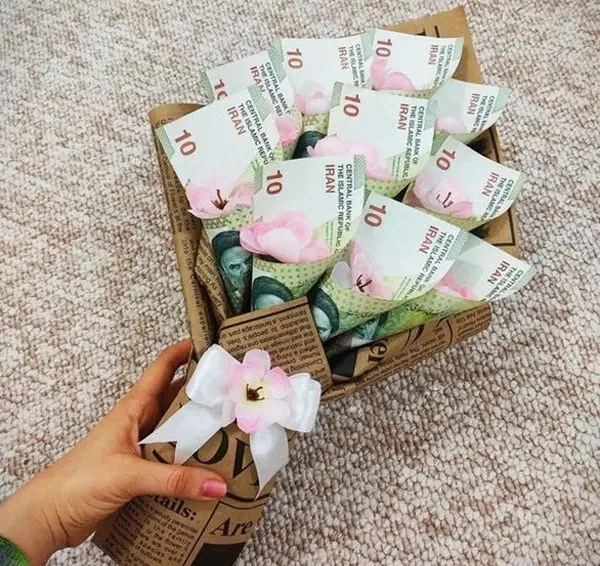 عکس دسته گل با پول برای عروس