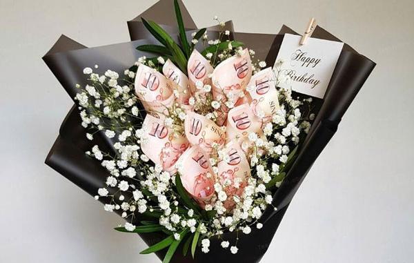 عکس دسته گل با پول برای عروس