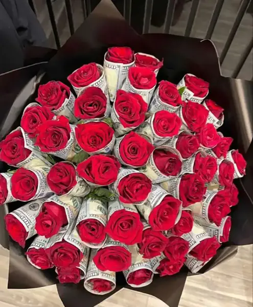 عکس دسته گل با پول برای تولد