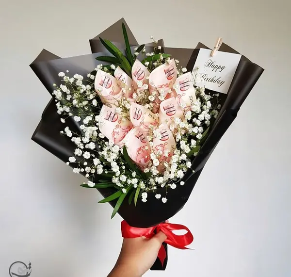 عکس دسته گل با پول برای تولد