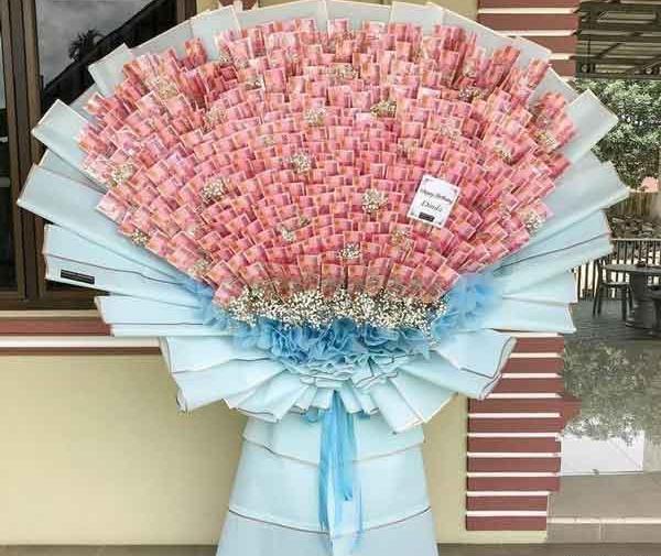 عکس دسته گل با پول برای تولد