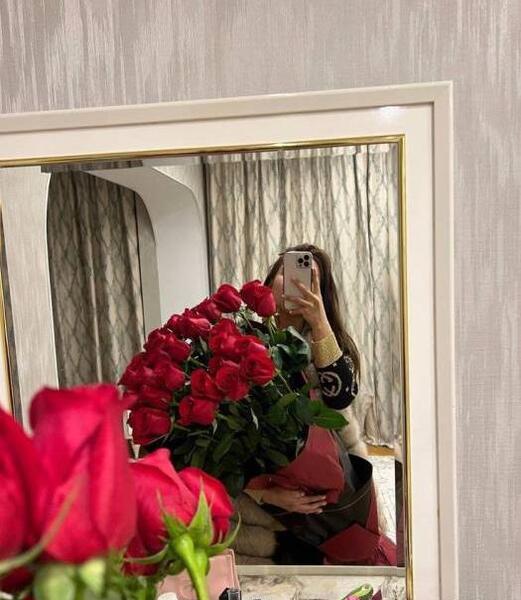 عکس دسته گل رز فیک