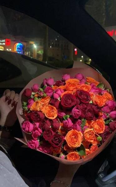 عکس دسته گل رز فیک