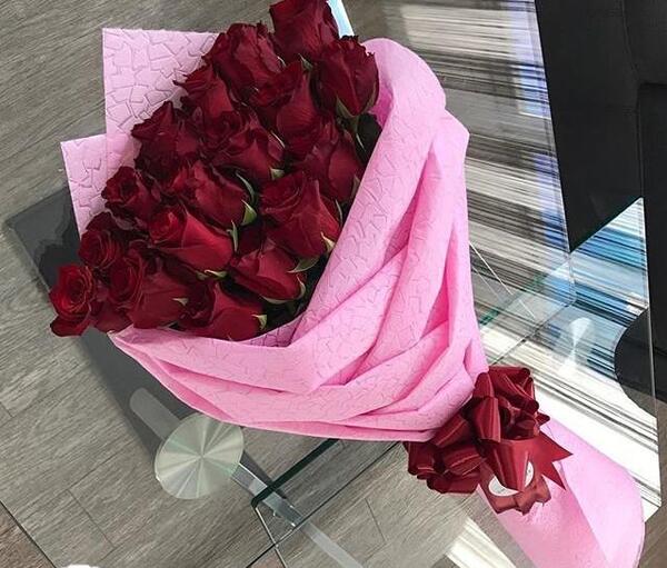 عکس فیک با دسته گل