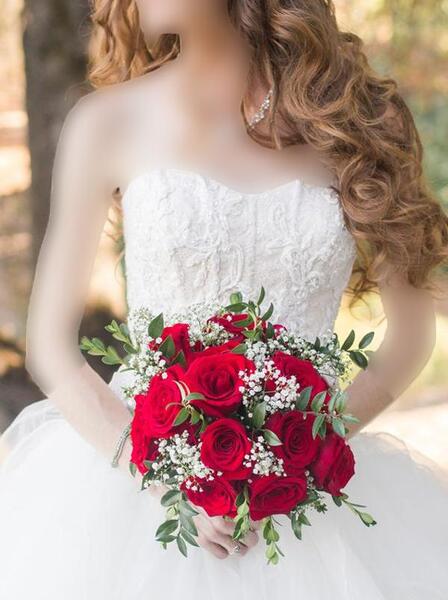 عکس دسته گل عروس با رز قرمز