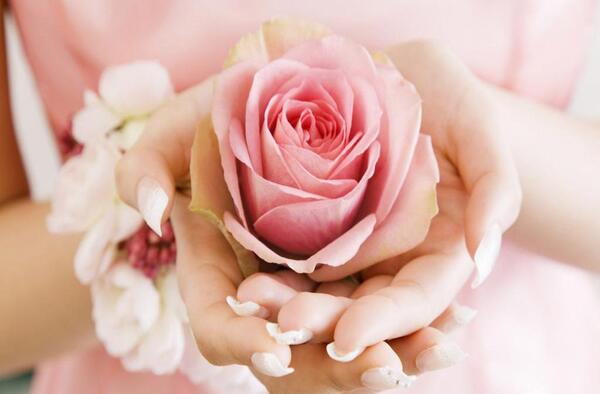 عکس عاشقانه با دسته گل