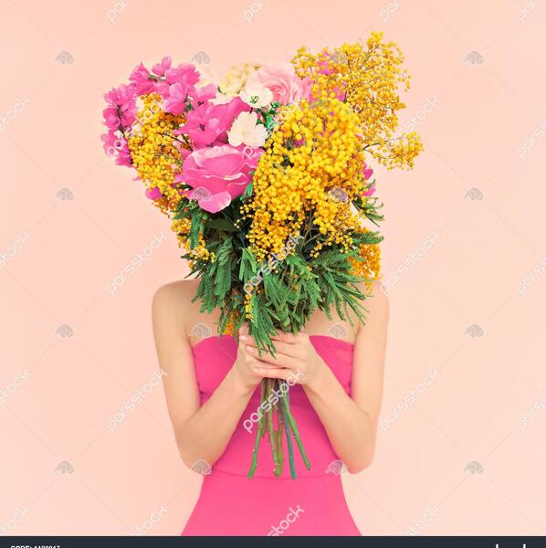 عکس عاشقانه با دسته گل