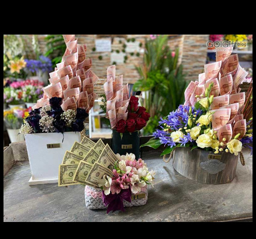عکس دسته گل با تزیین پول