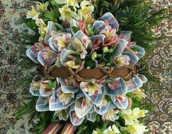 عکس دسته گل با تزیین پول