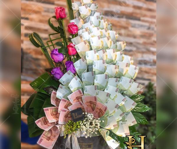 عکس دسته گل با تزیین پول