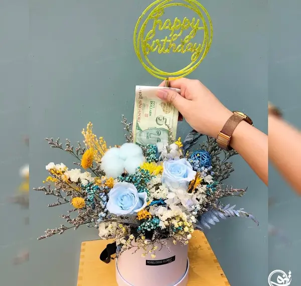 عکس دسته گل با تزیین پول