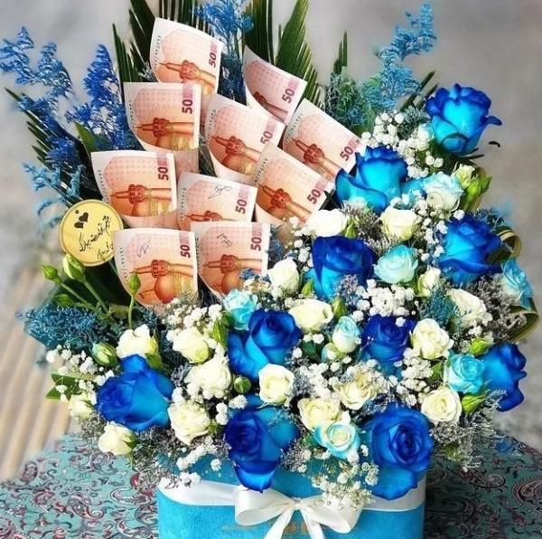 عکس دسته گل با تزیین پول