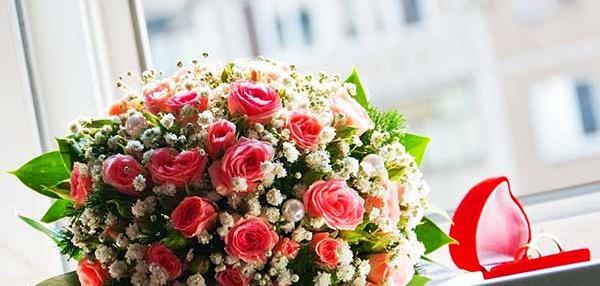 ژست عکس با دسته گل خواستگاری