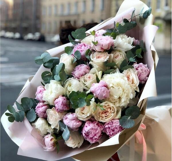 ژست عکس با دسته گل خواستگاری